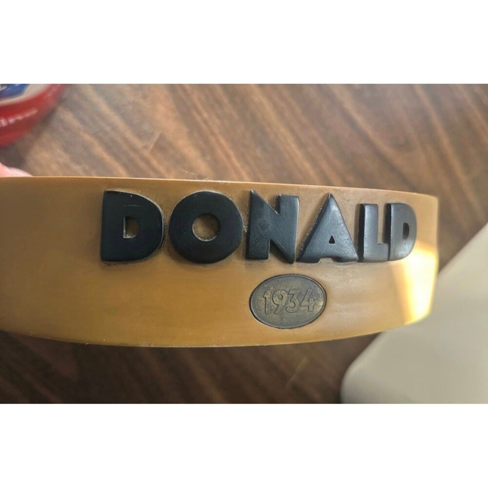 Donald duck ron lee figurine stand